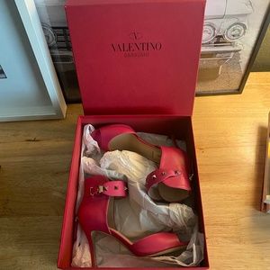 NEW IN BOX Valentino Leather Studded Accents D'Orsay Pumps - Hot Pink